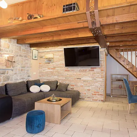 Jure بيت للعطل *