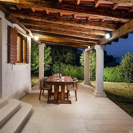 بيت للعطل Jure Kaštela