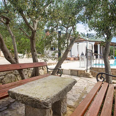 بيت للعطل Jure Kaštela