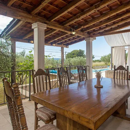 Jure بيت للعطل *